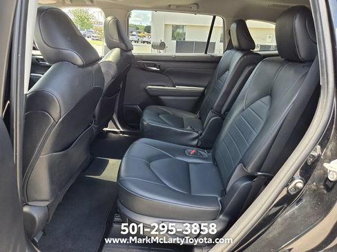 Used 2021 Toyota Highlander XLE FWD image 10