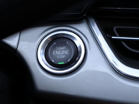 Used 2025 Chevrolet Trax LT FWD image 21