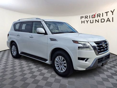 Used 2024 Nissan Armada SV image 3