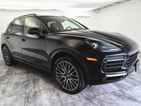 Used 2023 Porsche Cayenne image 3