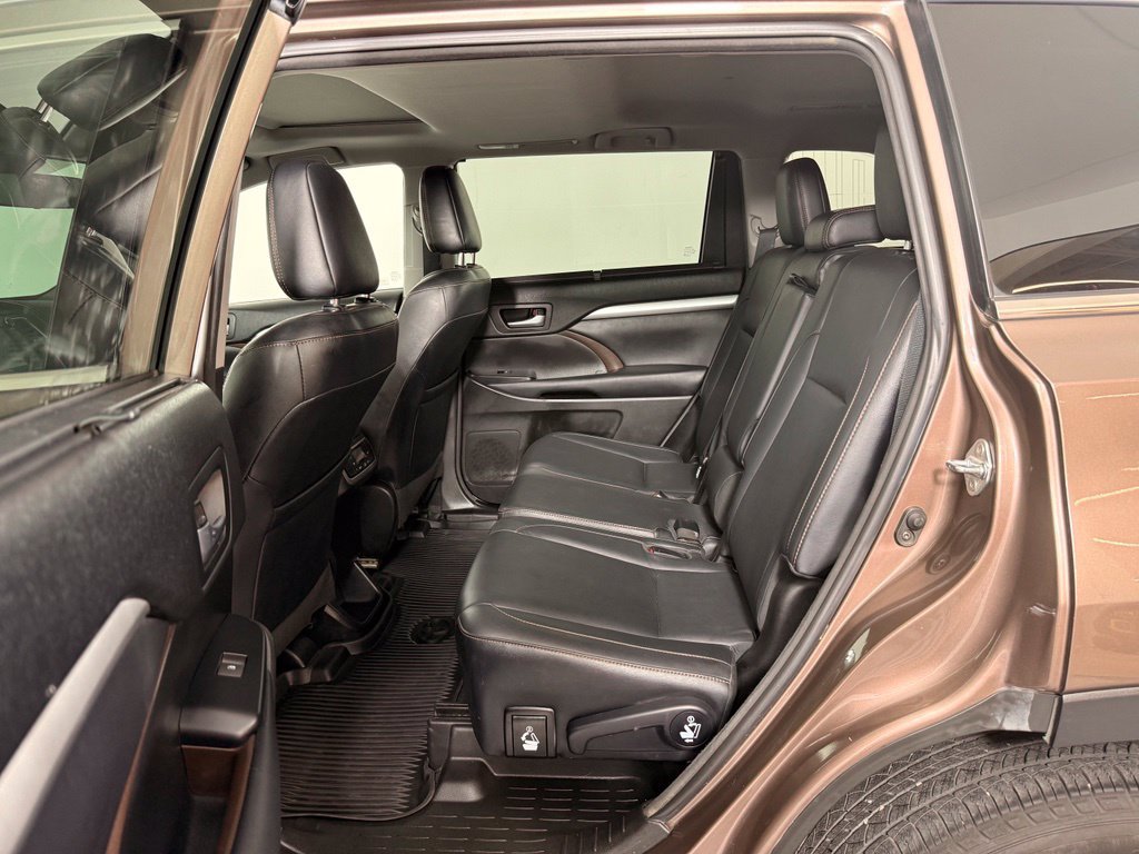 Used 2018 Toyota Highlander AWD V6 image 17