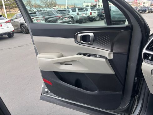 Used 2023 Kia Sorento EX image 10