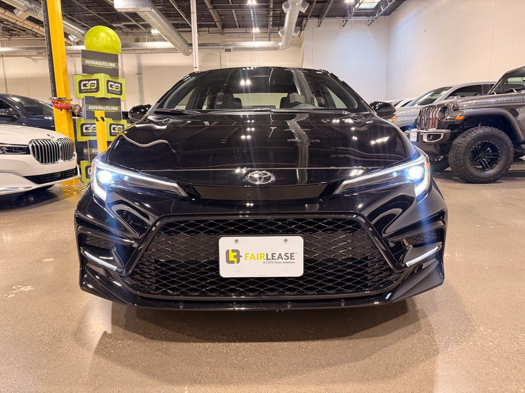 Used 2027 Toyota Corolla SE FWD image 2