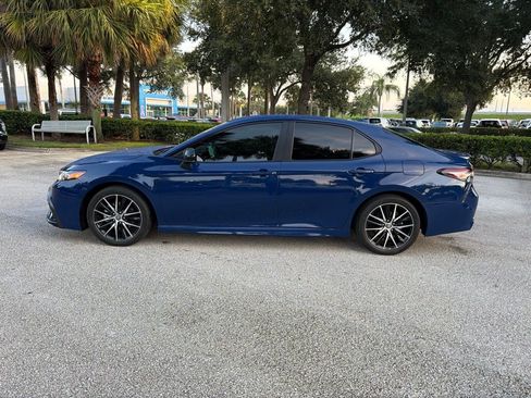 Used 2023 Toyota Camry SE FWD image 2