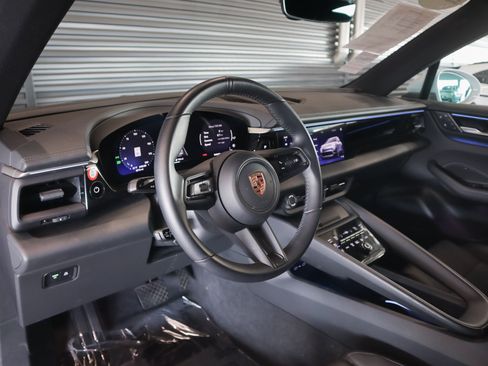 Certified 2025 Porsche Macan 4 Electric AWD/4WD image 4