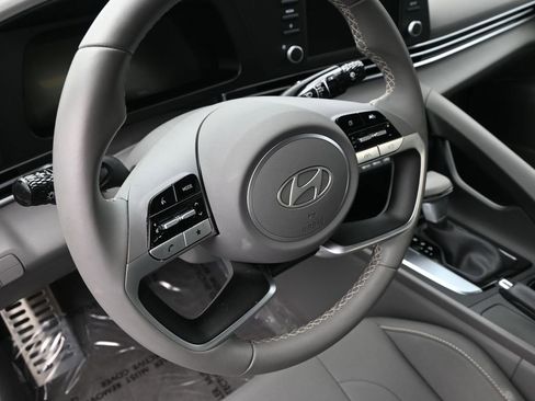 Certified 2025 Hyundai Elantra Sport image 12