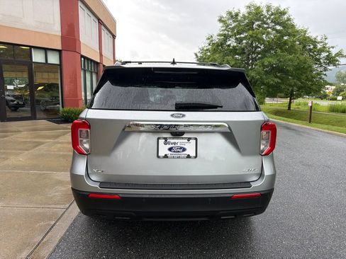 Used 2023 Ford Explorer XLT AWD/4WD image 6