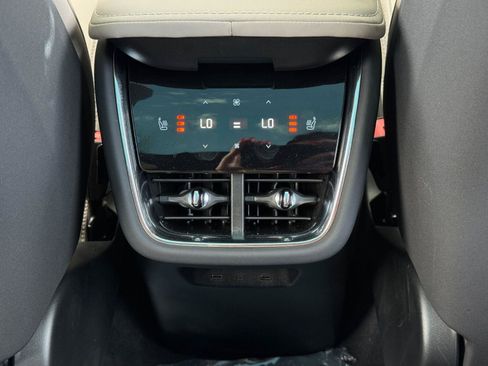 Used 2025 Volvo EX90 Ultra AWD/4WD image 33