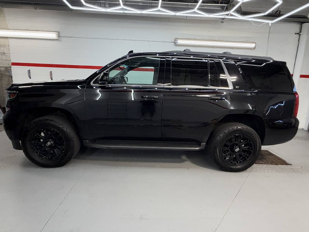 Used 2019 Chevrolet Tahoe LT AWD/4WD image 2