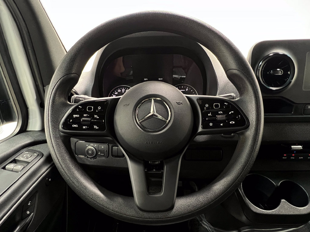 Used 2024 Mercedes-Benz Sprinter 2500 image 21