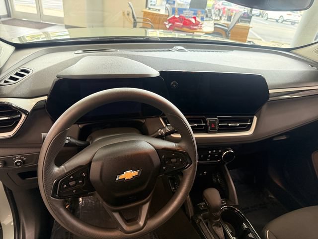 Used 2025 Chevrolet TrailBlazer LT AWD/4WD image 19