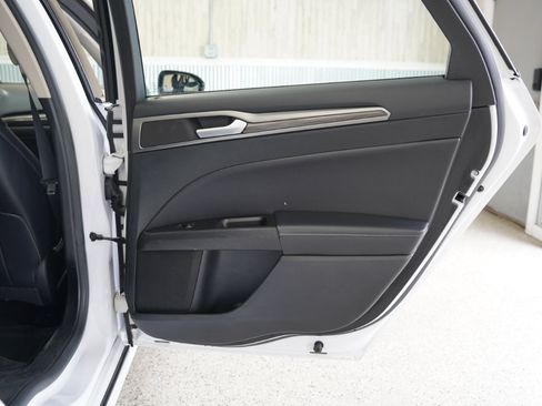 Used 2017 Ford Fusion SE w/ Fusion SE Technology Package image 31