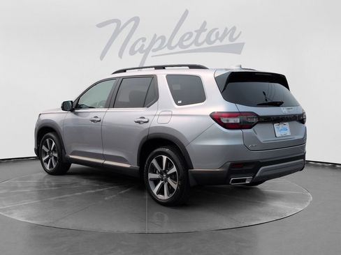 Used 2024 Honda Pilot Touring image 6