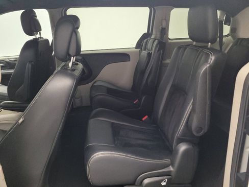 Used 2017 Dodge Grand Caravan SXT FWD image 18