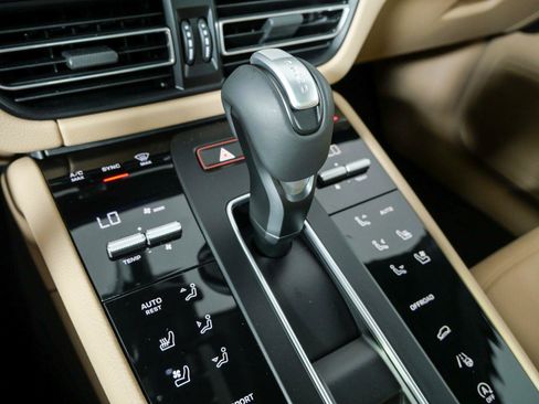Certified 2026 Porsche Macan Turbo AWD/4WD image 18