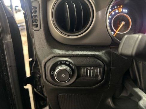 Used 2022 Jeep Wrangler Unlimited Sport image 17