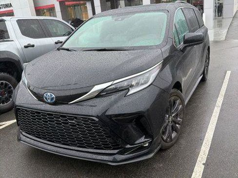 Certified 2024 Toyota Sienna XSE image 1