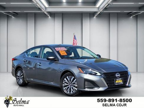 Used 2025 Nissan Altima 2.5 SV FWD image 1