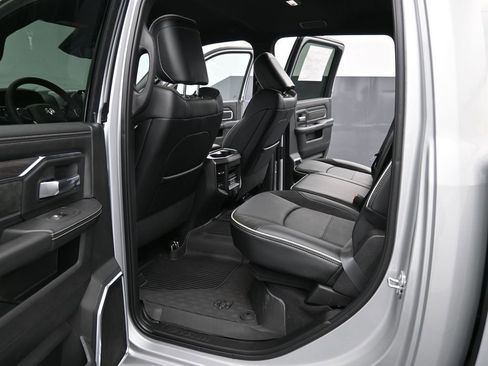 New 2026 RAM 2500 Laramie AWD/4WD image 17