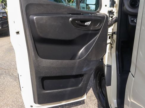 Used 2023 Mercedes-Benz Sprinter 2500 image 18