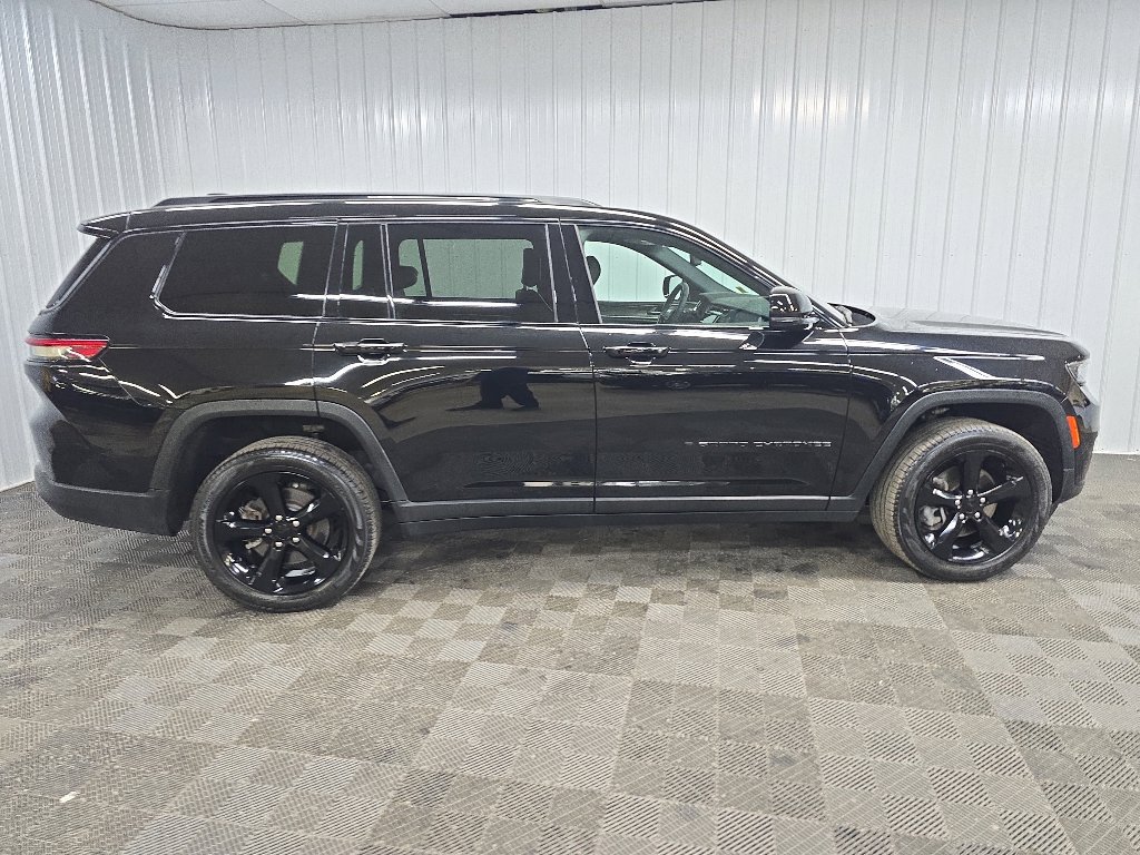 Used 2024 Jeep Grand Cherokee L Limited w/ Black Appearance Package AWD/4WD image 2