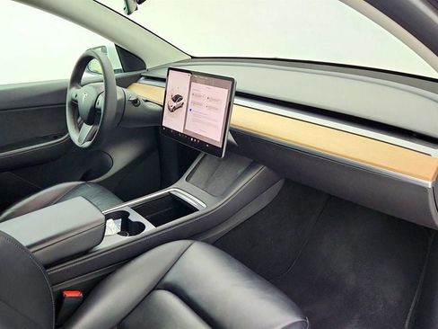 Used 2022 Tesla Model Y Long Range image 29