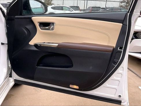 Used 2018 Toyota Avalon XLE Premium image 25