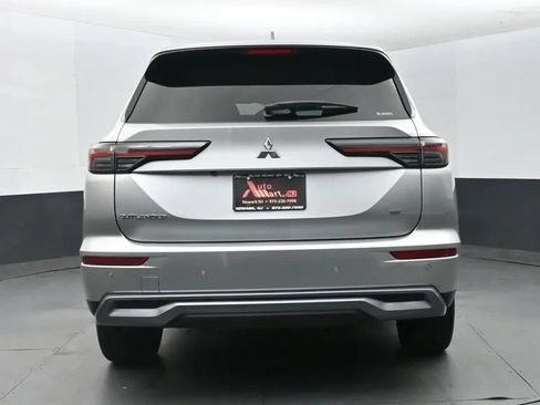 Used 2025 Mitsubishi Outlander SE AWD/4WD image 8