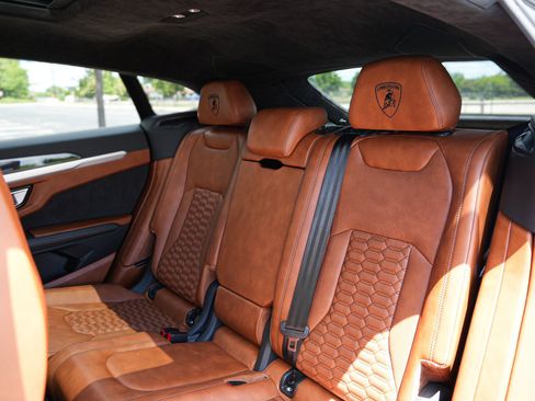 Used 2020 Lamborghini Urus AWD/4WD image 27