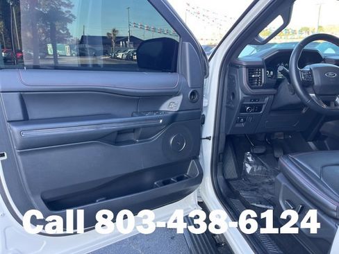 Used 2023 Ford Expedition Limited image 4
