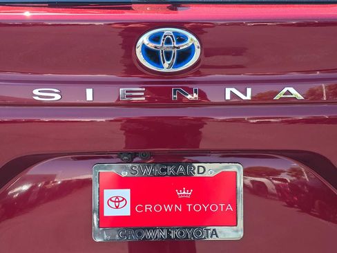 Certified 2024 Toyota Sienna Platinum FWD image 15