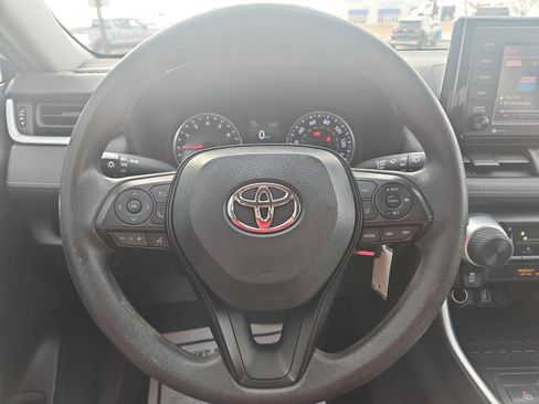 Used 2021 Toyota RAV4 LE image 11