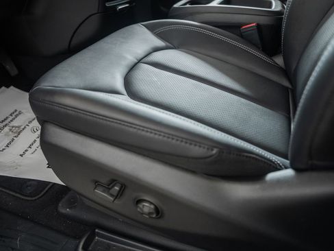New 2026 Chrysler Pacifica Select AWD/4WD image 36