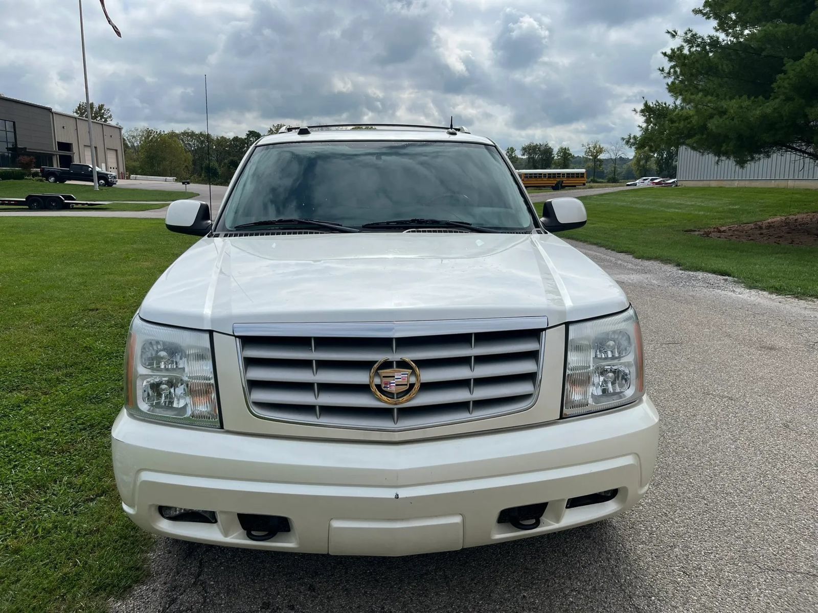 Used 2004 Cadillac Escalade EXT AWD/4WD image 2