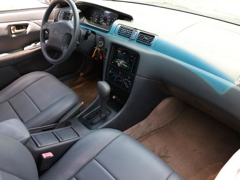 Used 2000 Toyota Camry LE FWD image 18
