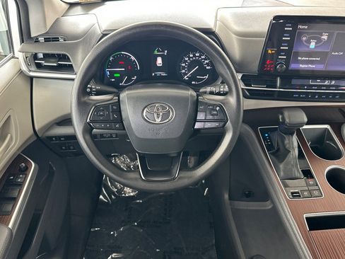 Certified 2023 Toyota Sienna LE FWD image 15