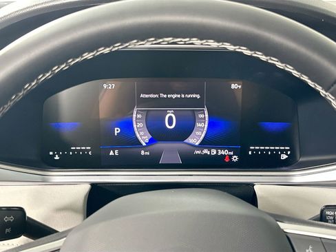 Certified 2025 Volkswagen Taos SE image 10