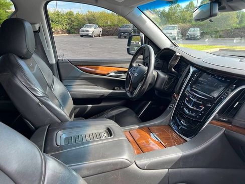 Used 2020 Cadillac Escalade Luxury AWD/4WD image 8