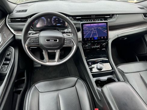 Used 2025 Jeep Grand Cherokee Limited AWD/4WD image 11