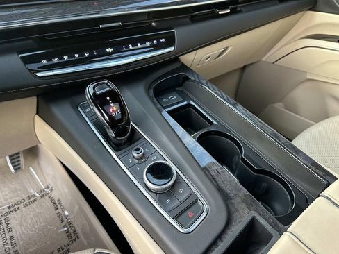 Used 2022 Cadillac Escalade Premium Luxury image 13