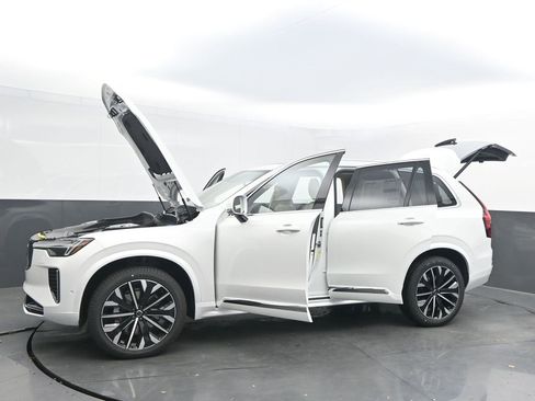 New 2026 Volvo XC90 B6 Ultra image 40