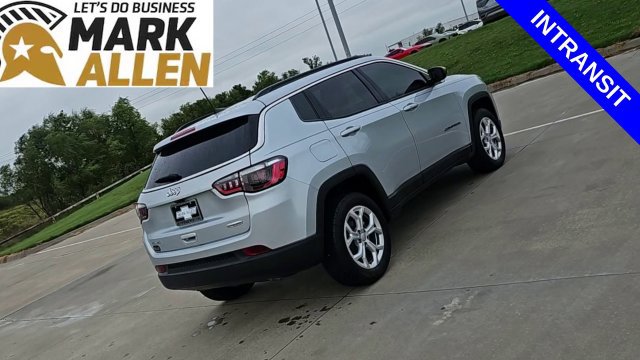 Used 2024 Jeep Compass Latitude AWD/4WD image 8