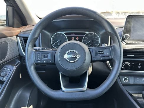 Used 2023 Nissan Rogue S image 15