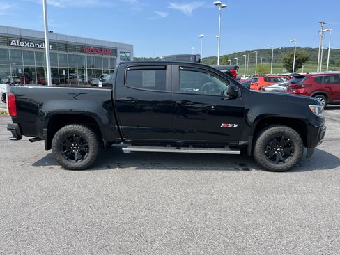 Used 2022 Chevrolet Colorado Z71 w/ Z71 Midnight Edition AWD/4WD image 2
