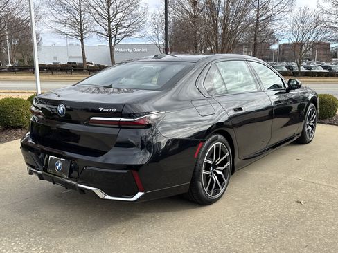 New 2026 BMW 750e xDrive image 5