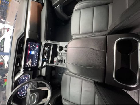 Used 2024 GMC Sierra 1500 Denali w/ Technology Package AWD/4WD image 39