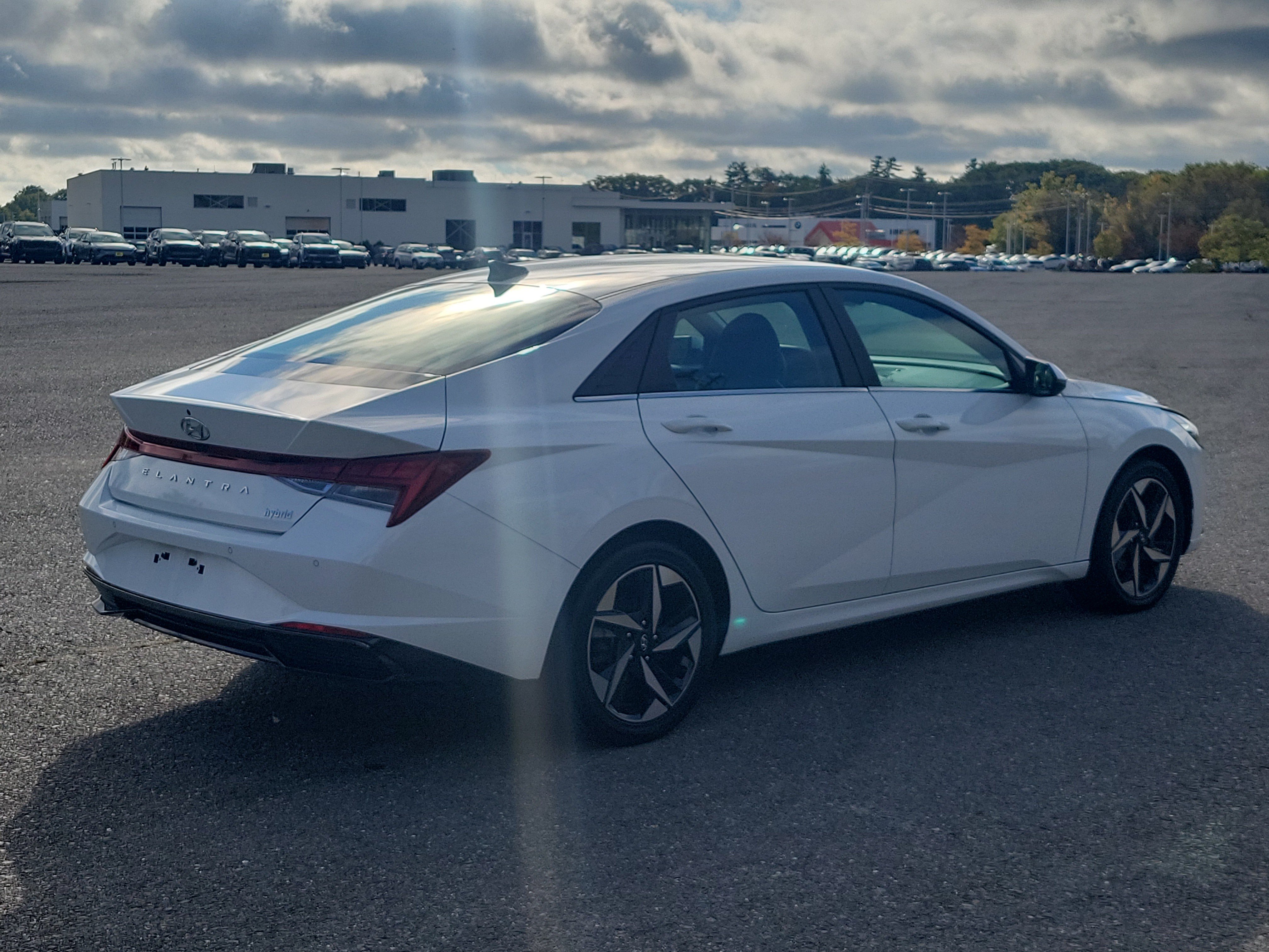Used 2023 Hyundai Elantra Limited FWD image 5