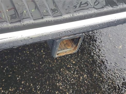 Used 2019 GMC Canyon SLE w/ Elevation Edition image 9