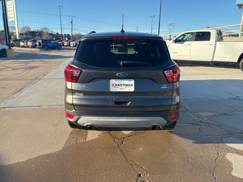 Used 2019 Ford Escape SE image 4