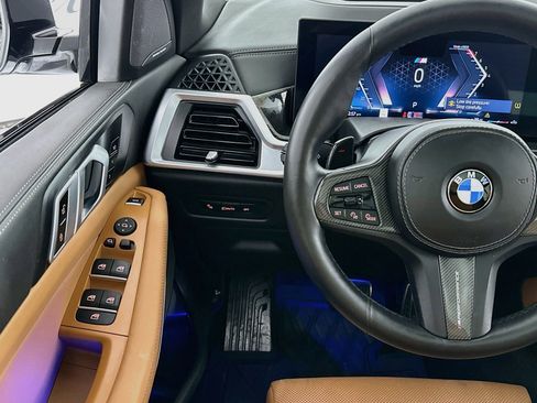 Used 2025 BMW X5 xDrive40i w/ M Sport Package AWD/4WD image 10